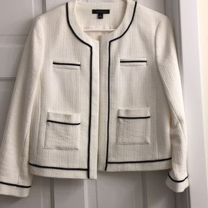 Elegant short jacket.